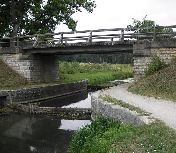 Blick auf die Brücke Loderbach vor der Sanierung