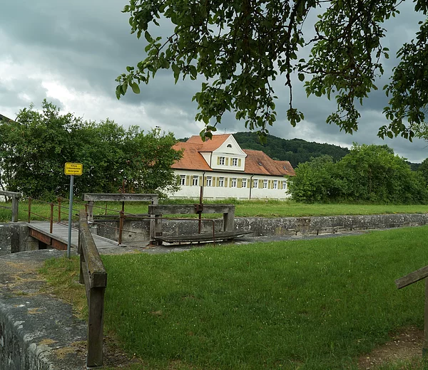 Blick auf die Schleuse 24 in Berching