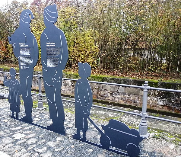 Figuren bei Schleuse 100 in Bamberg
