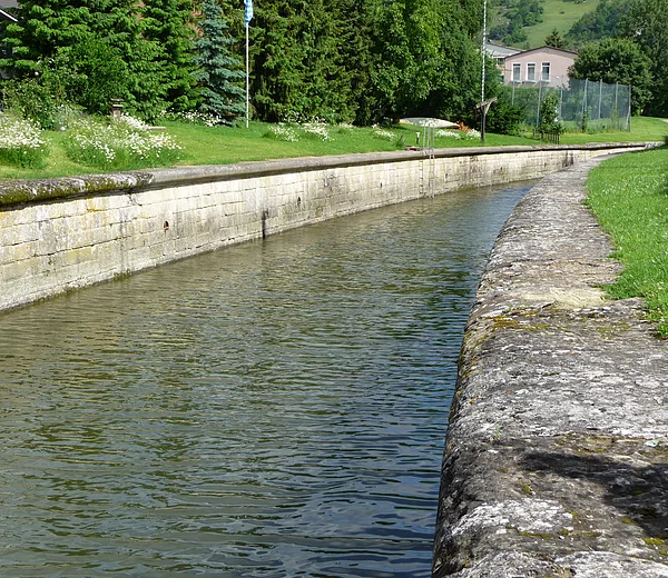 Ludwig-Donau-Main-Kanal zwischen Einlauf in die Donau und Schleuse 1 am alten Kanalhafen Kelheim.