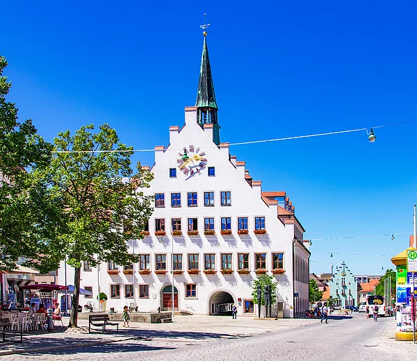 Rathaus Neumarkt mit Rathausplatz