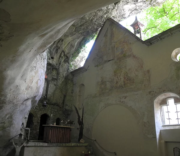 einmalige Felsenkirche in der Einsiedelei Klösterl in Kelheim