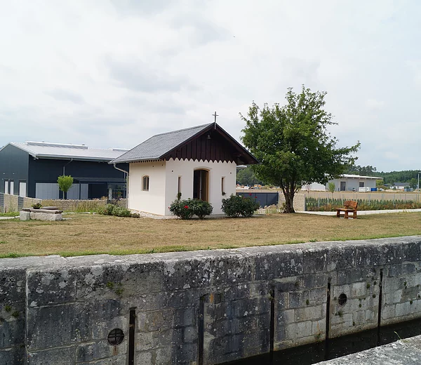 Blick auf die Schleuse 28 mit Antoniuskapelle