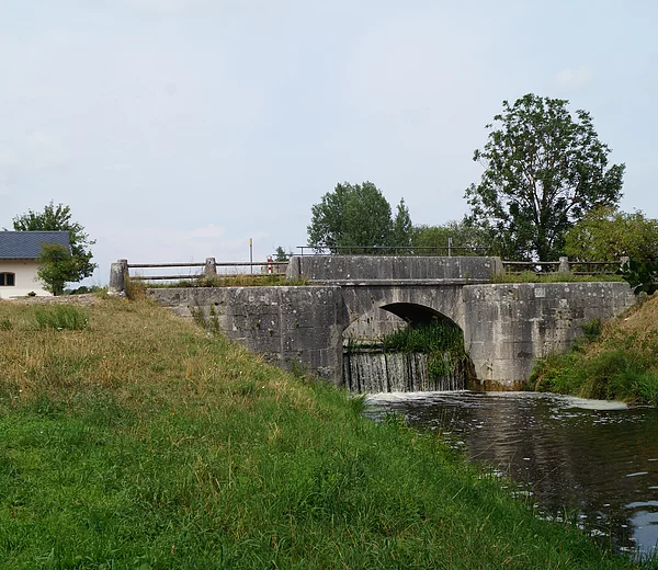 Blick auf die Schleuse 28 mit der Antoniuskapelle