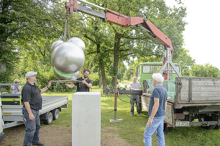 Aufstellung des Kunstwerks H20 am Adenauerufer Bamberg. Foto: Thomas Ochs Aufstellung des Kunstwerks H20 am Adenauerufer Bamberg. Foto: Thomas Ochs