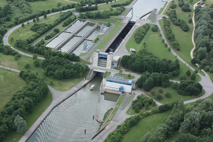 Luftbild der Schleuse Berching