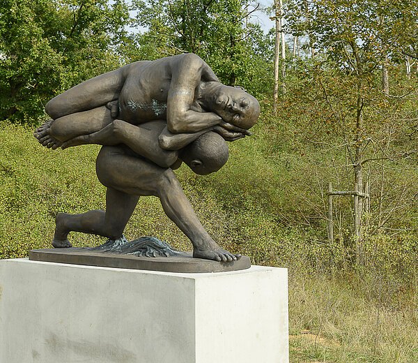 Bronzefigur zwischen Bamberg und Strullendorf des Bamberger Bildhauers Adelbert Heil