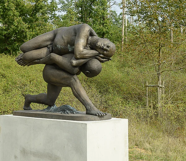 Bronzefigur zwischen Bamberg und Strullendorf des Bamberger Bildhauers Adelbert Heil