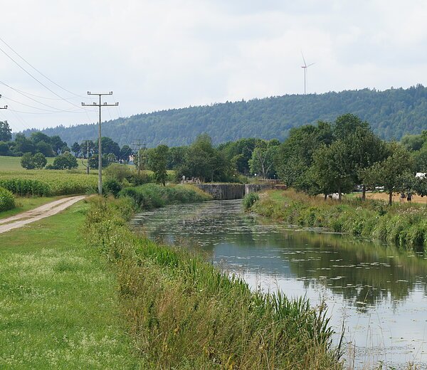 Schleuse 14 bei Dietfurt beim vorgeschichtlichen Erlebnisdorf Alcmona. Blick ins Unterwasser