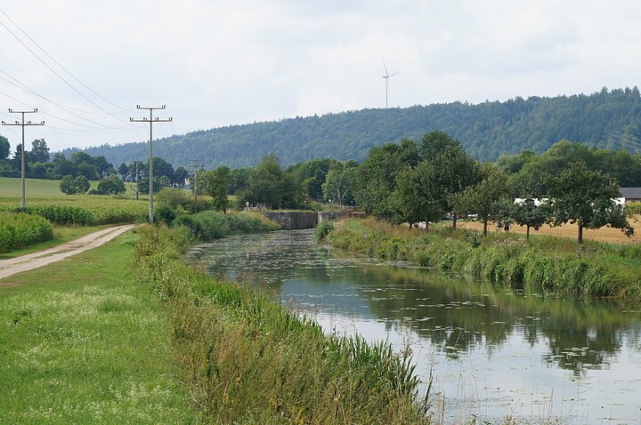Schleuse 14 bei Dietfurt beim vorgeschichtlichen Erlebnisdorf Alcmona. Blick ins Unterwasser