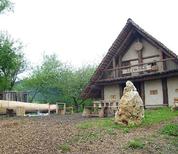 Das Langhaus im Erlebnis Dorf Alcmona