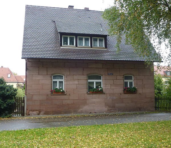 Schleusenwärterhaus bei verfüllter Schleuse 73, in Nürnberg-Gartensta
dt