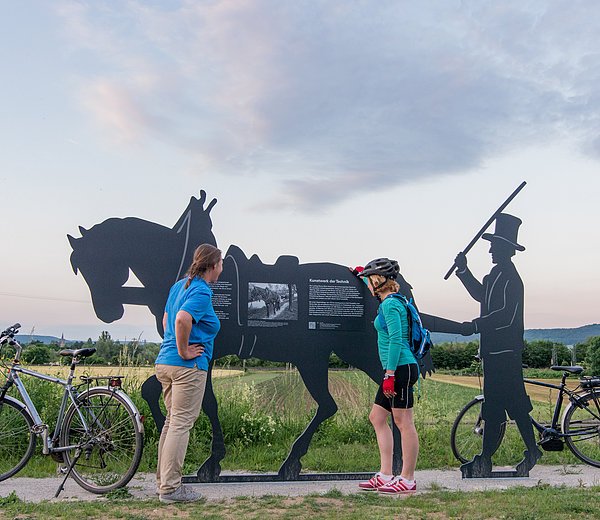Metallskulptur eines Treidlers mit Pferd an der Schleuse 94 bei Eggolsheim. Foto: Hammrich/Frankentourismus