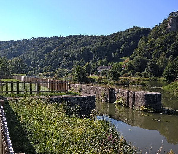 Schleuse Nr. 10 bei Untereggersberg mit Schleusenkammer und Schleusenwärterhaus (links)