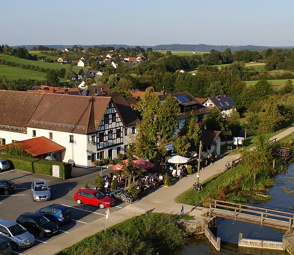 Gaststätte Zum Ludwigskanal aus der Luft mit Kanal und Treidelschiff Elfriede.