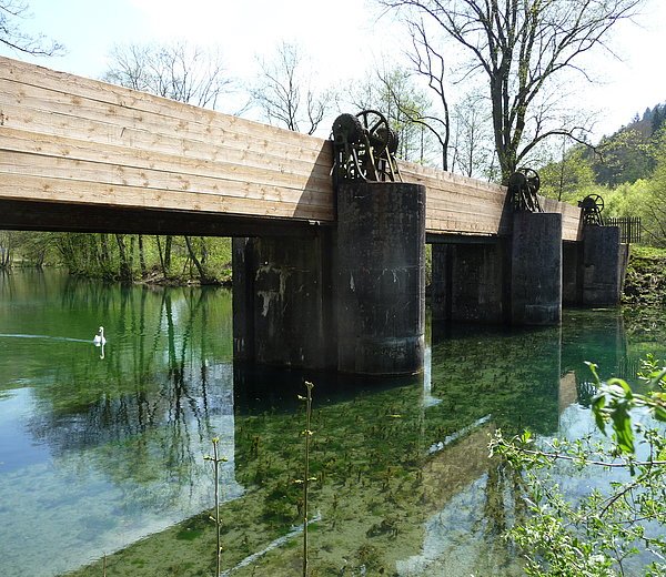 Ehemalige Wehranlage des Ludwig-Donau-Main-Kanals am heutigen Altwasserarm der Altmühl bei Prunn, Gemeinde Essing.