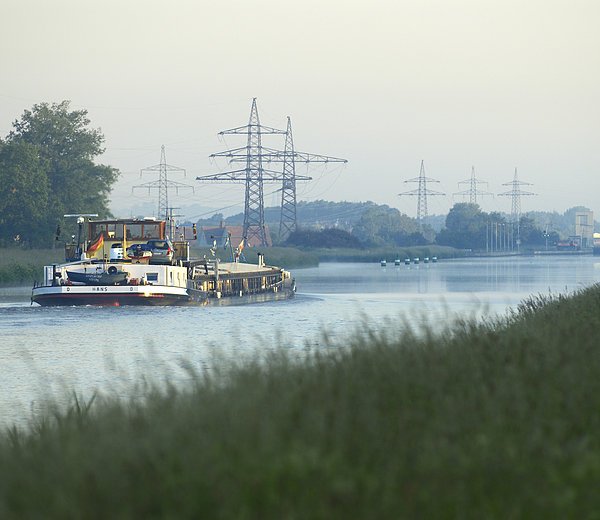 Schiff auf dem Main-Donau-Kanal