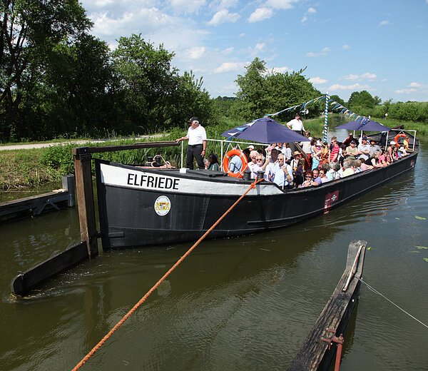 Treidelschiff Elfriede auf dem Ludwigskanal