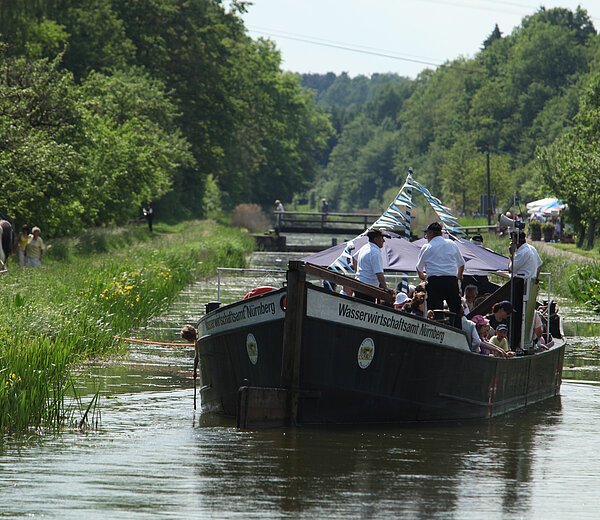 Treidelschiff Elfriede auf dem Ludwigskanal