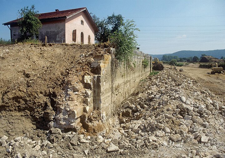 Kanalzerstörung Schleuse 13 Dietfurt Zerstörung der Schleuse 13 bei Dietfurt wegen des Neubaus des Main-donau-kanals